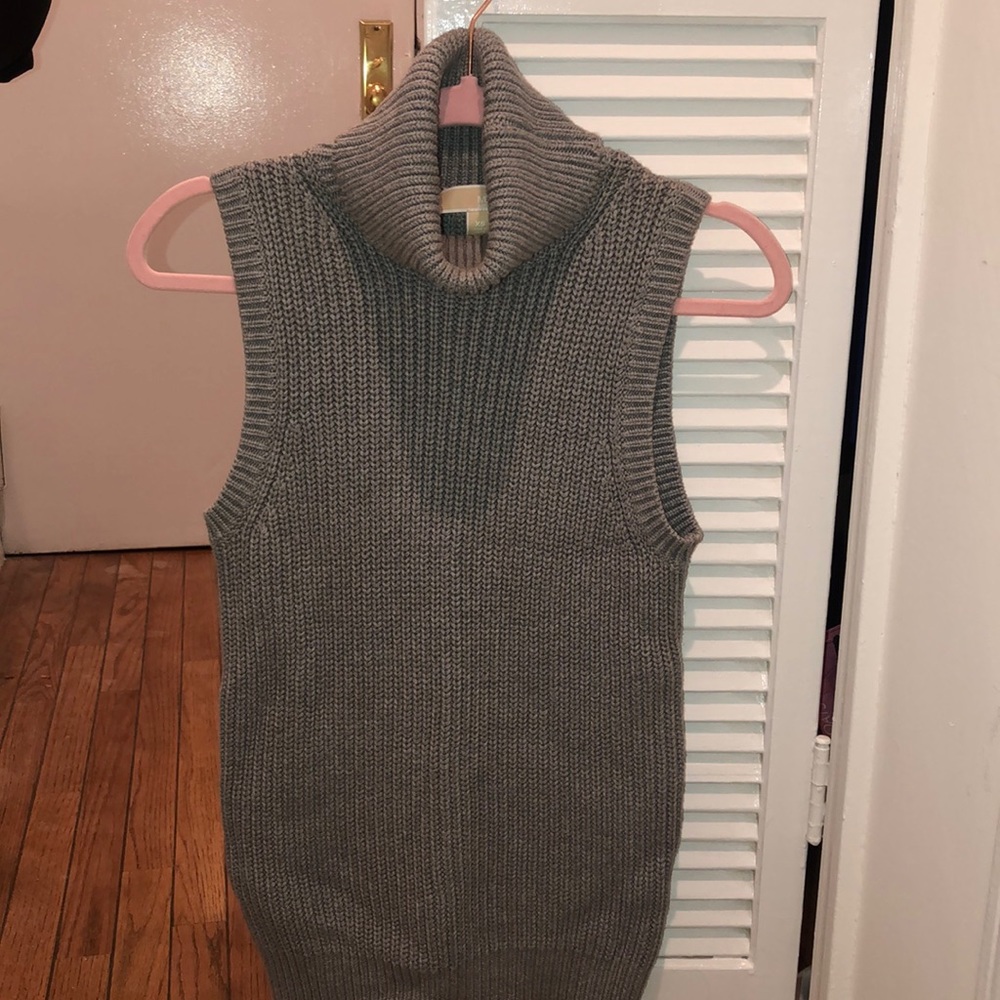 Sleeveless MK turtleneck